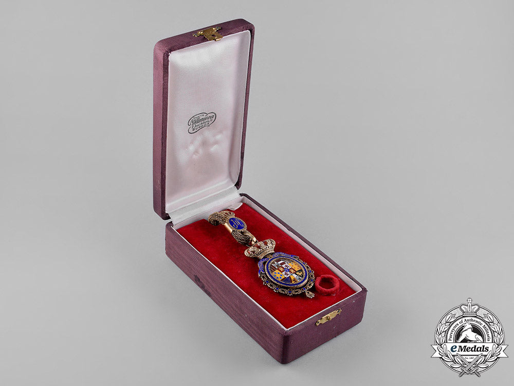 spain,_democratic_monarchy._a_congress_of_deputies_vice-_president’s_badge_to_excmo._sr._d._modesto_fraile_poujade_c.1982_c18-055341