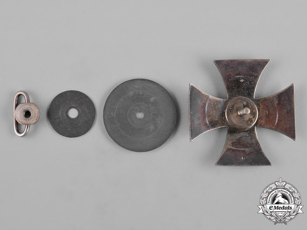 germany,_imperial._a1914_iron_cross_i_class,_screwback_c18-055459