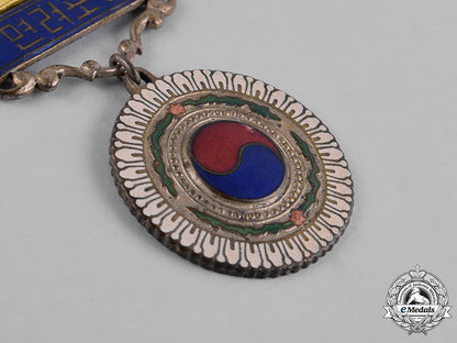 korea,_republic_of_south_korea._a_merit_medal_c18-055541