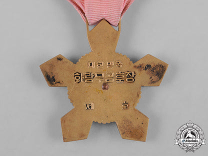 korea,_republic_of_south_korea._an_order_of_military_merit,"_hwarang"_iv_class_badge_c18-055545_1