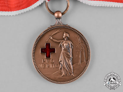netherlands,_kingdom._a_medal_of_merit_of_the_red_cross,_ii_class_bronze_grade,_c.1945_c18-055562