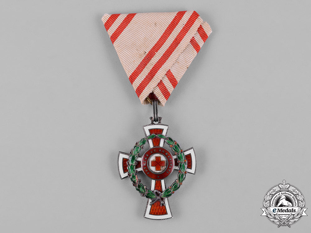 austria,_imperial._a_decoration_for_services_to_the_red_cross,_c.1916_c18-055578