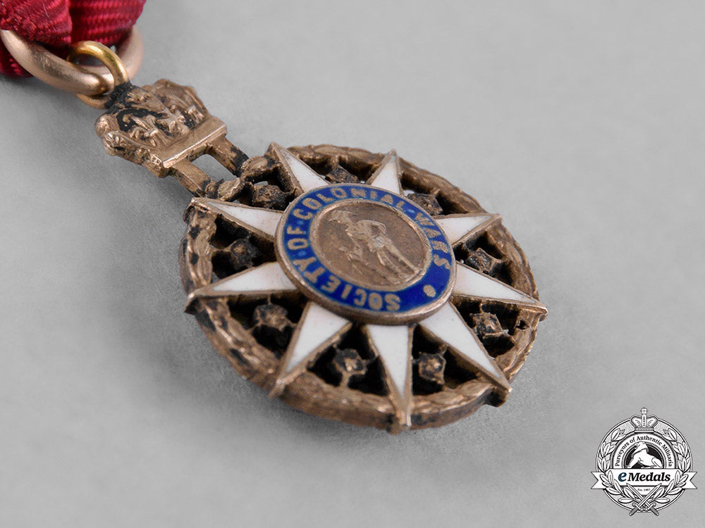 united_states._a_miniature_society_of_colonial_wars_membership_badge_c18-055720