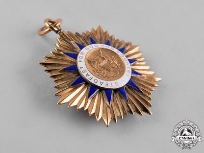 united_states._an_order_of_the_founders_and_patriots_of_america_membership_badge_in_gold_c18-055760_1
