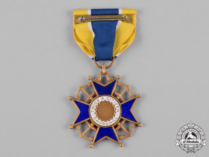 united_states._a_naval_reserve_association_membership_badge,_fullsize_and_miniature_c18-055820_1