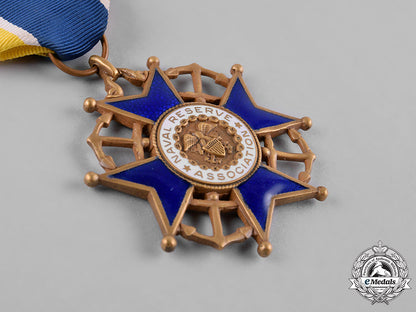 united_states._a_naval_reserve_association_membership_badge,_fullsize_and_miniature_c18-055823_1