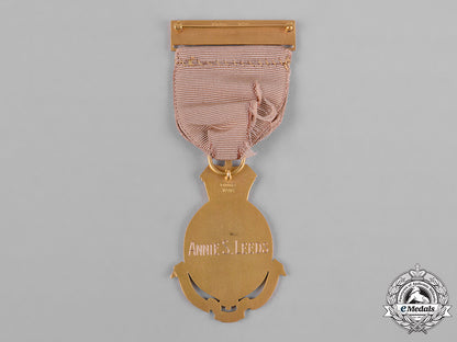 united_states._the_order_of_colonial_lords_of_manors_in_america_medal_in_gold,_c.1918_c18-055846_1