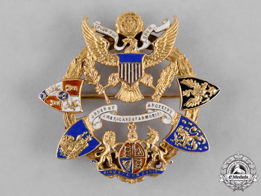 united_states._an_order_of_americans_of_armorial_ancestry_membership_badge_in_gold_c18-055894_1