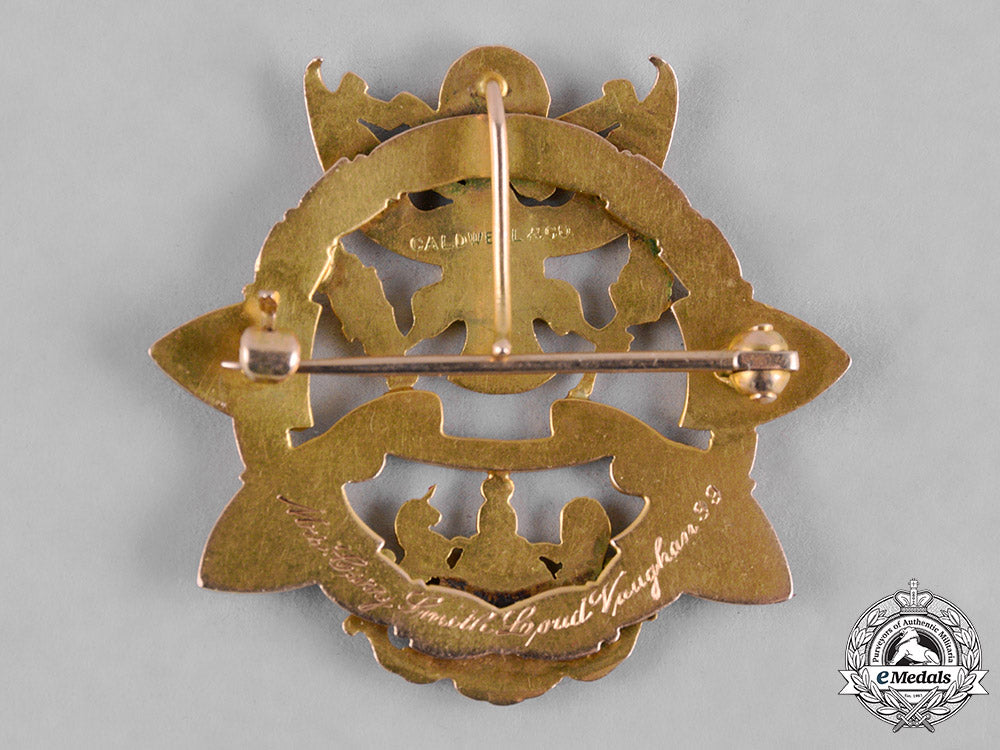 united_states._an_order_of_americans_of_armorial_ancestry_membership_badge_in_gold_c18-055895_1