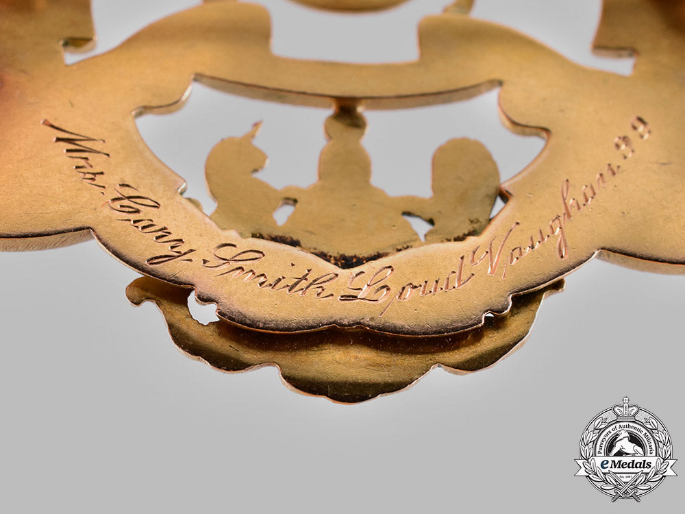 united_states._an_order_of_americans_of_armorial_ancestry_membership_badge_in_gold_c18-055898_1