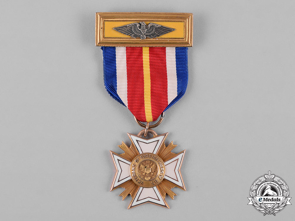united_states._a_veterans_of_foreign_wars_of_the_united_states_membership_badge_in_gold,_c.1939_c18-055910_1_1