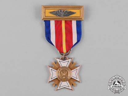 united_states._a_veterans_of_foreign_wars_of_the_united_states_membership_badge_in_gold,_c.1939_c18-055910_1_1