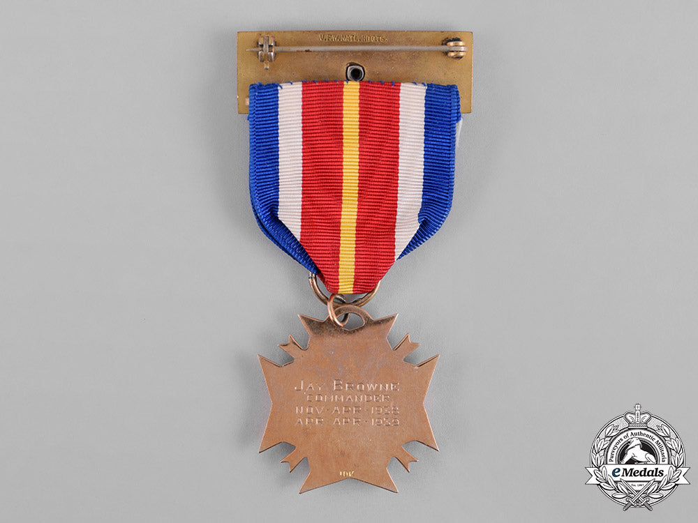 united_states._a_veterans_of_foreign_wars_of_the_united_states_membership_badge_in_gold,_c.1939_c18-055911_1_1