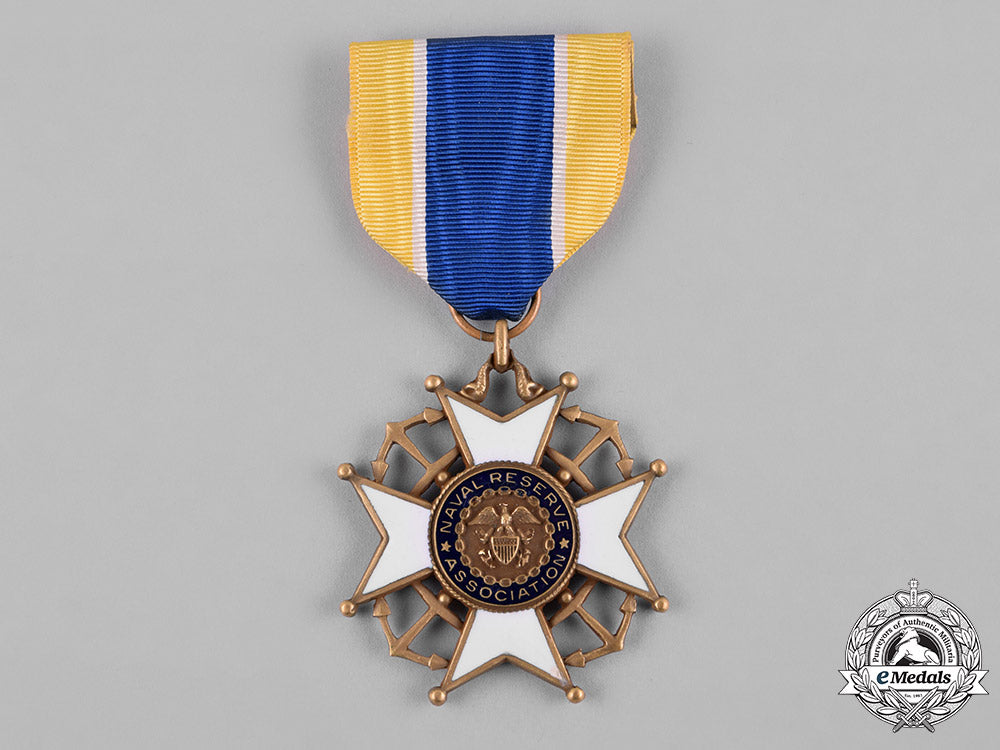 united_states._a_naval_reserve_association_membership_badge_c18-055929_1