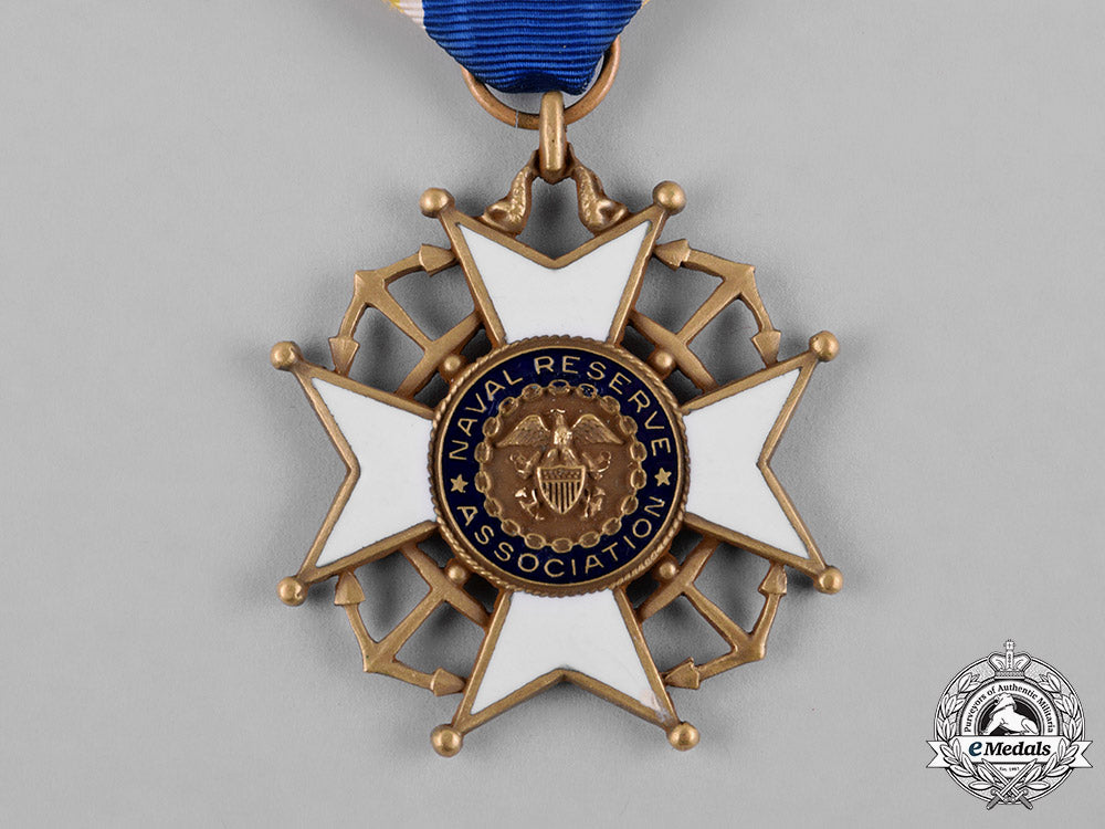 united_states._a_naval_reserve_association_membership_badge_c18-055931_1