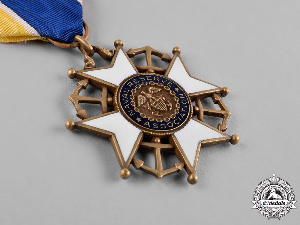 united_states._a_naval_reserve_association_membership_badge_c18-055933_1