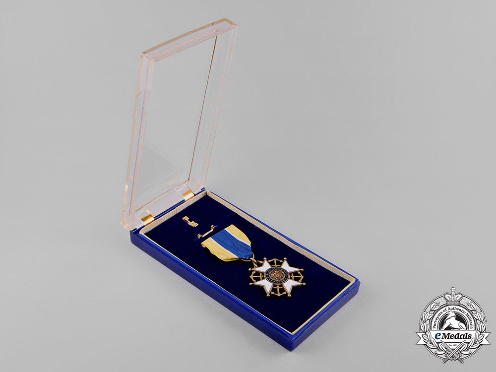 united_states._a_naval_reserve_association_membership_badge_c18-055935_1
