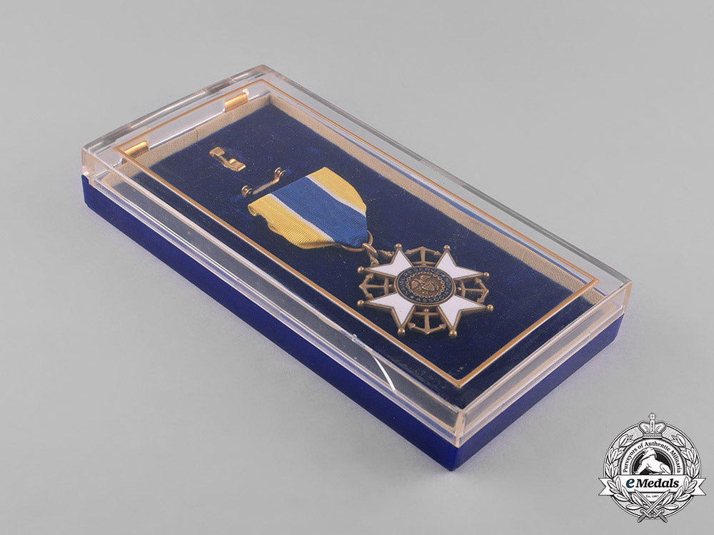 united_states._a_naval_reserve_association_membership_badge_c18-055936_1