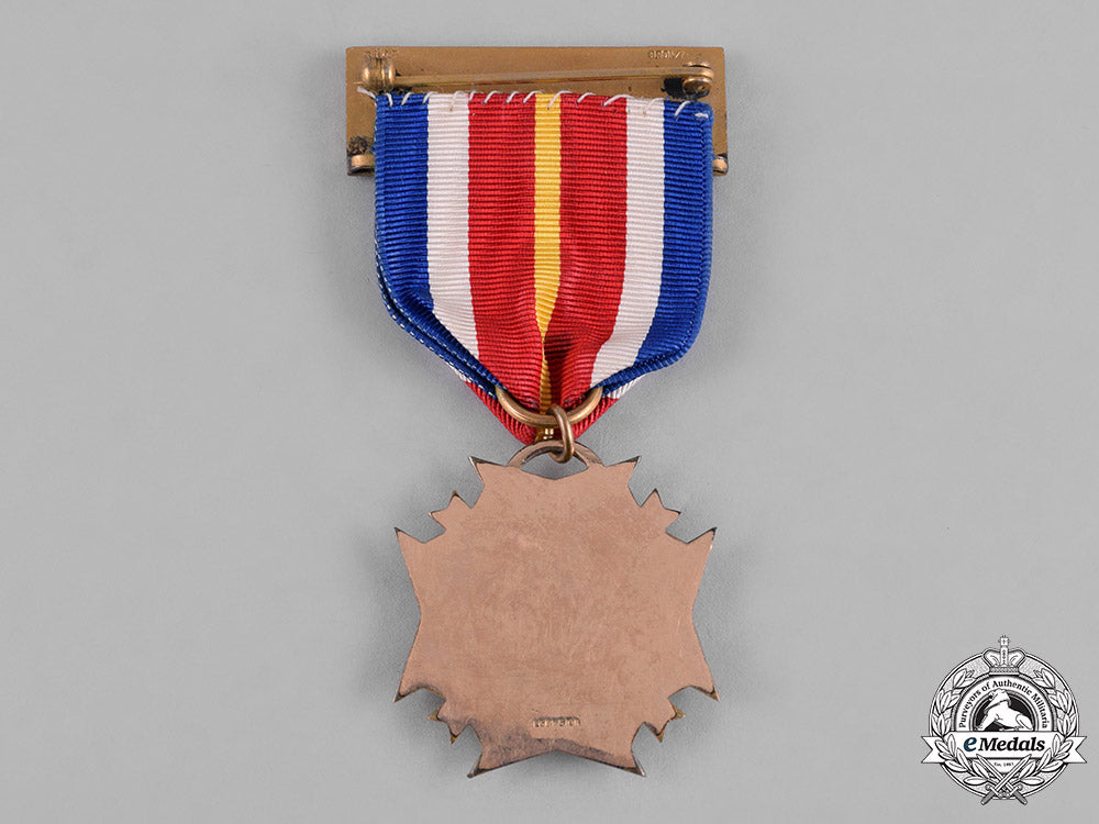 united_states._a_veterans_of_foreign_wars_of_the_united_states_district_commander's_badge_in_gold,_by_bailey,_banks&_biddle,_c18-055946