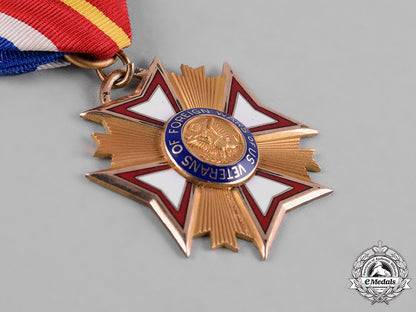 united_states._a_veterans_of_foreign_wars_of_the_united_states_district_commander's_badge_in_gold,_by_bailey,_banks&_biddle,_c18-055948