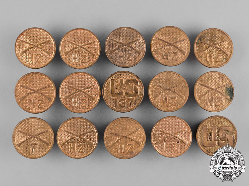 united_states._a_lot_of_sixty-_one_army_collar_disks,_c.1930_c18-056193
