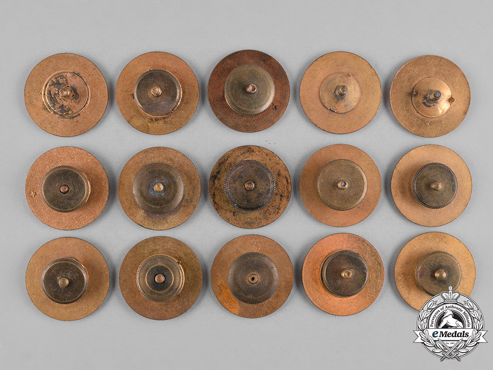 united_states._a_lot_of_sixty-_one_army_collar_disks,_c.1930_c18-056194