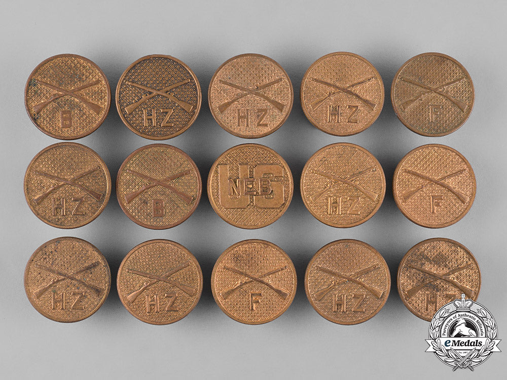 united_states._a_lot_of_sixty-_one_army_collar_disks,_c.1930_c18-056195