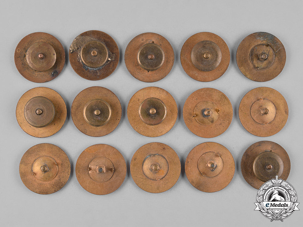united_states._a_lot_of_sixty-_one_army_collar_disks,_c.1930_c18-056196