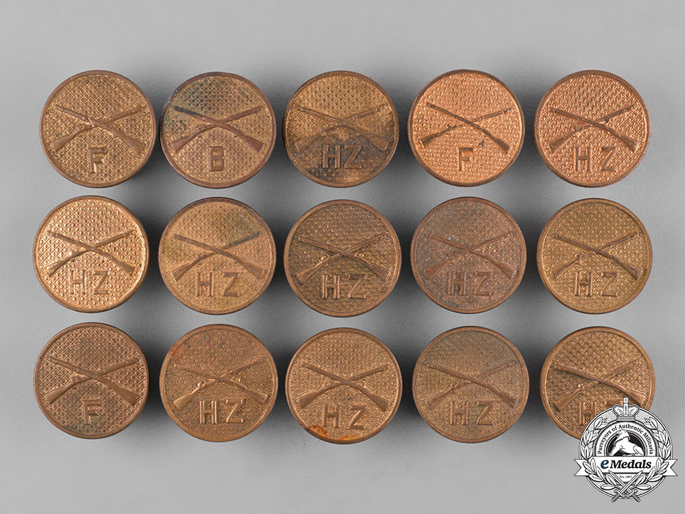 united_states._a_lot_of_sixty-_one_army_collar_disks,_c.1930_c18-056197