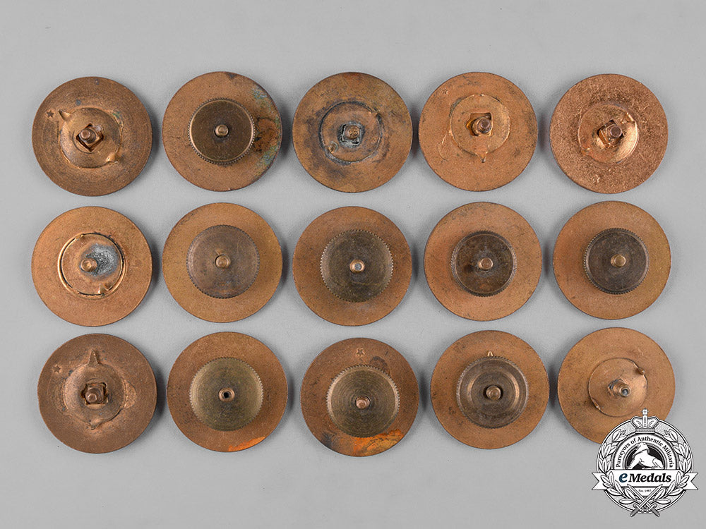united_states._a_lot_of_sixty-_one_army_collar_disks,_c.1930_c18-056198