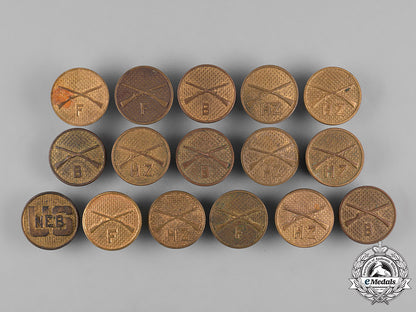united_states._a_lot_of_sixty-_one_army_collar_disks,_c.1930_c18-056199