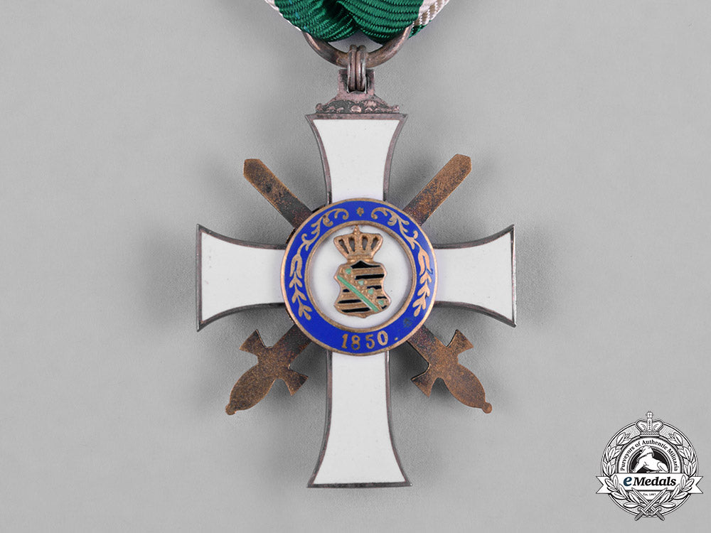 saxony,_kingdom._an_albrecht_order,_ii_class_knight_with_swords,_c.1914_c18-056443