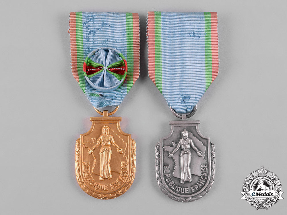 france,_iv_republic._two_orders_of_merit_for_tourism,_ii_class_officer&_iii_class_knight,_c.1955_c18-056562_1_1_1_1_1_1_1_1_1_1_1_1_1