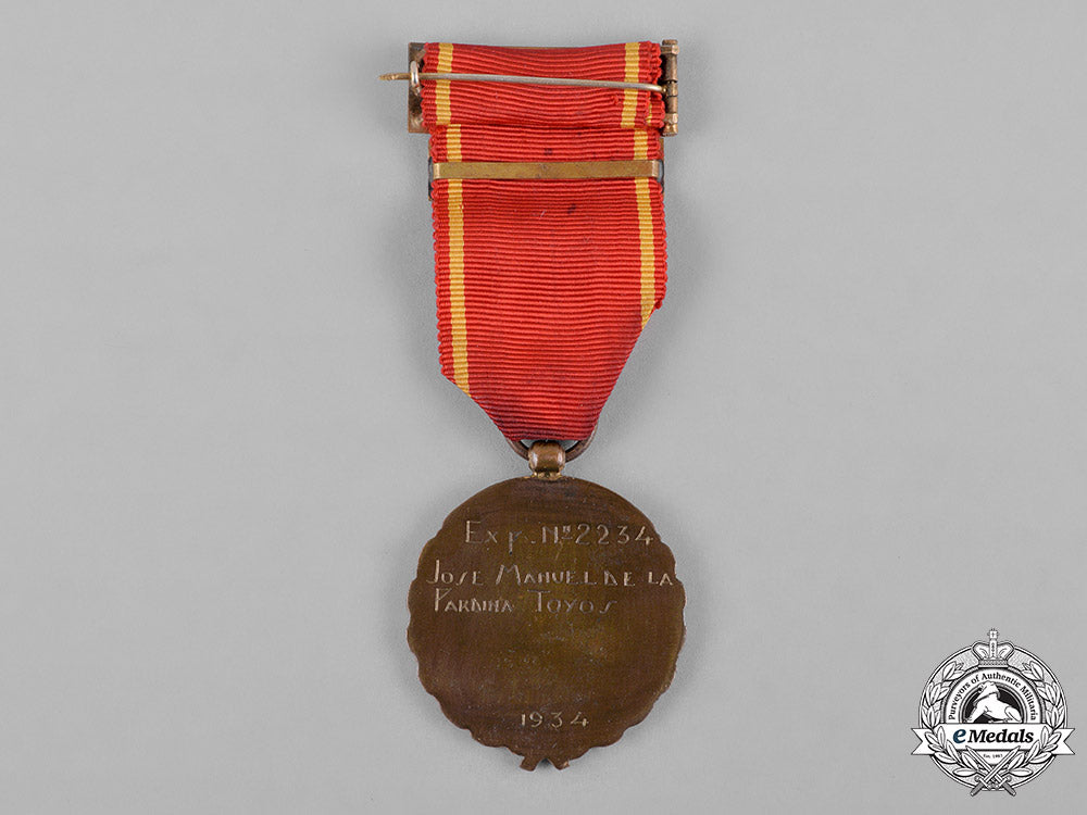 spain,_civil_war._an_old_guard_medal_for_falange_members,_first_line,_named_and_dated,_c.1945_c18-056934