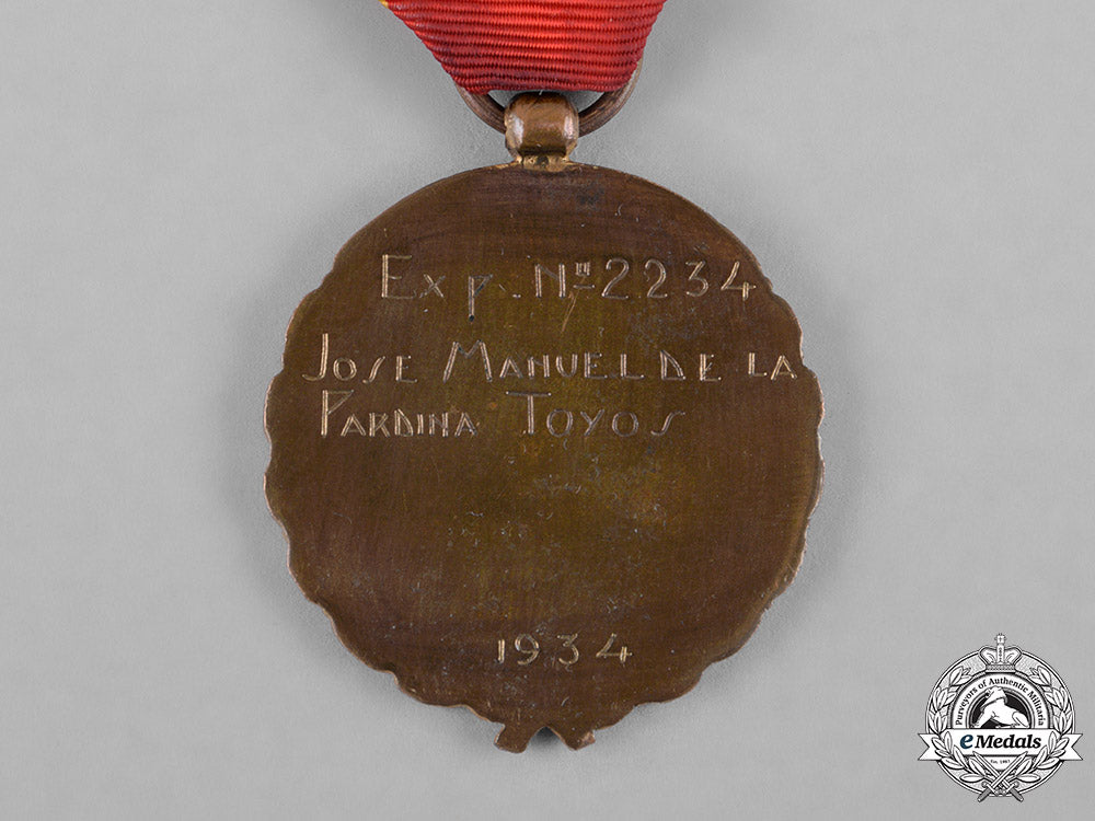 spain,_civil_war._an_old_guard_medal_for_falange_members,_first_line,_named_and_dated,_c.1945_c18-056936