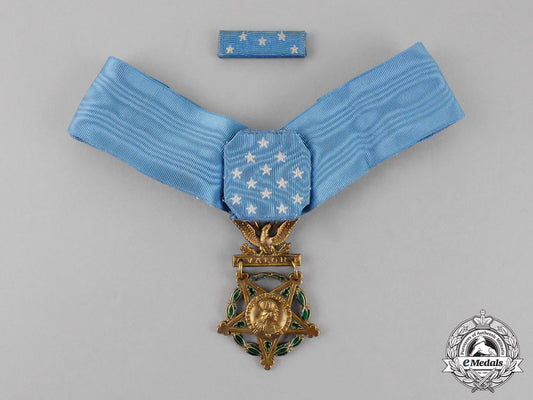 united_states._an_army_medal_of_honor,_c,1945_c18-0790