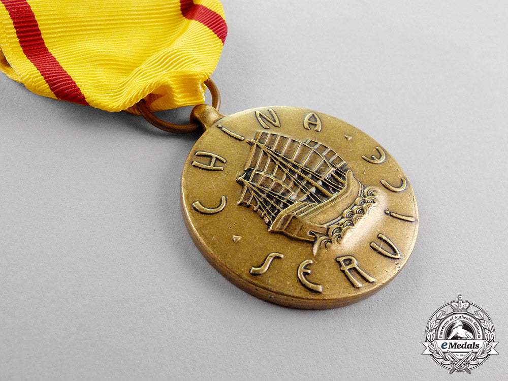 united_states._a_lot_of_three_service_medals_c18-088