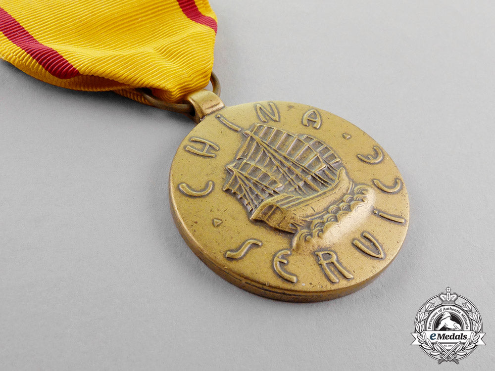 united_states._a_lot_of_three_service_medals_c18-089