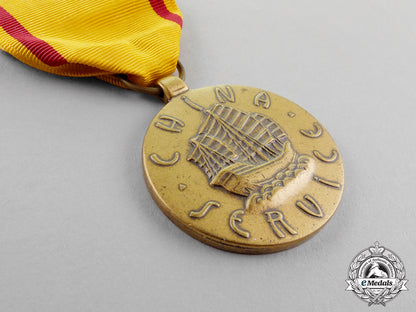united_states._a_lot_of_three_service_medals_c18-089