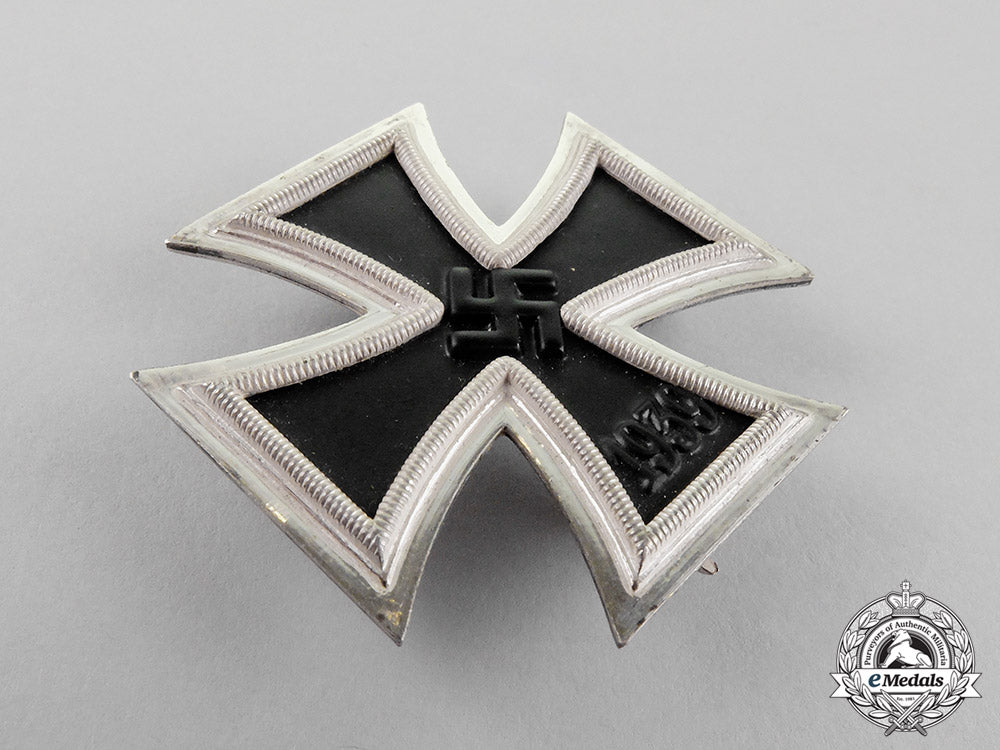 germany._an_iron_cross1939_first_class_by_wilhelm_deumer_of_lüdenscheid_c18-0954