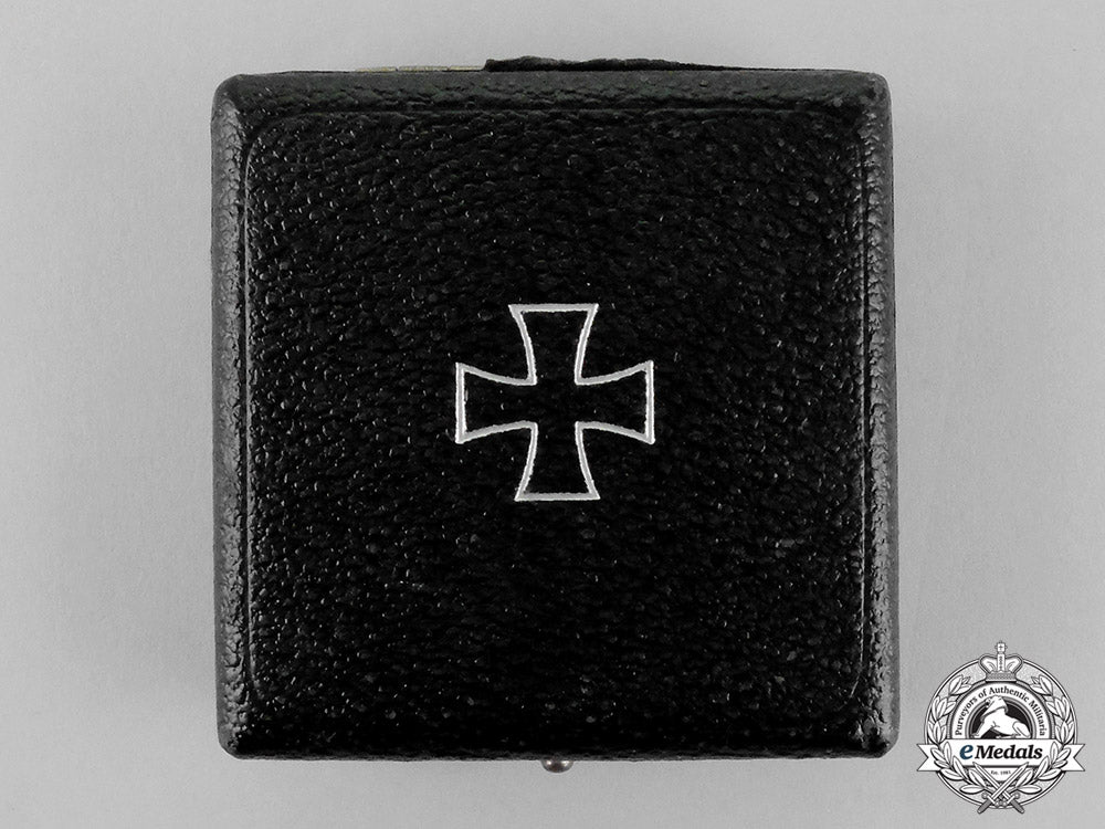 germany._an_iron_cross1939_first_class_by_wilhelm_deumer_of_lüdenscheid_c18-0958