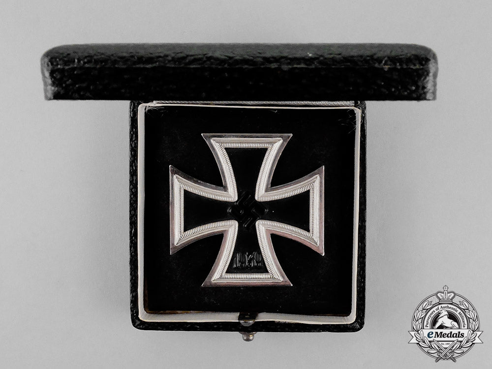 germany._an_iron_cross1939_first_class_by_wilhelm_deumer_of_lüdenscheid_c18-0959