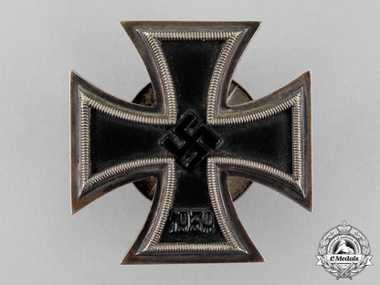 germany._an_iron_cross1939_first_class_by_schauerte&_höfeld;_screw-_back_version_c18-0975
