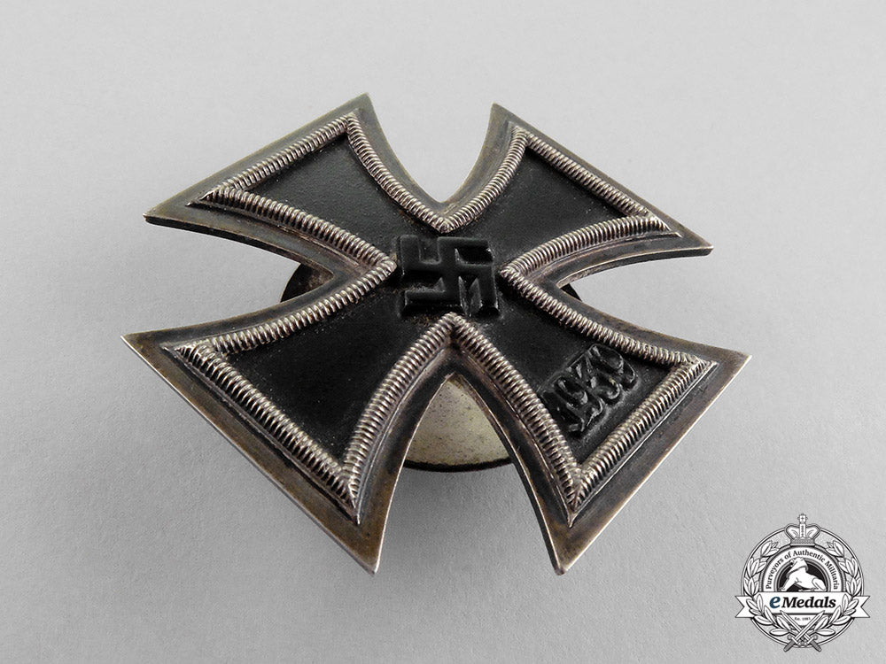 germany._an_iron_cross1939_first_class_by_schauerte&_höfeld;_screw-_back_version_c18-0977