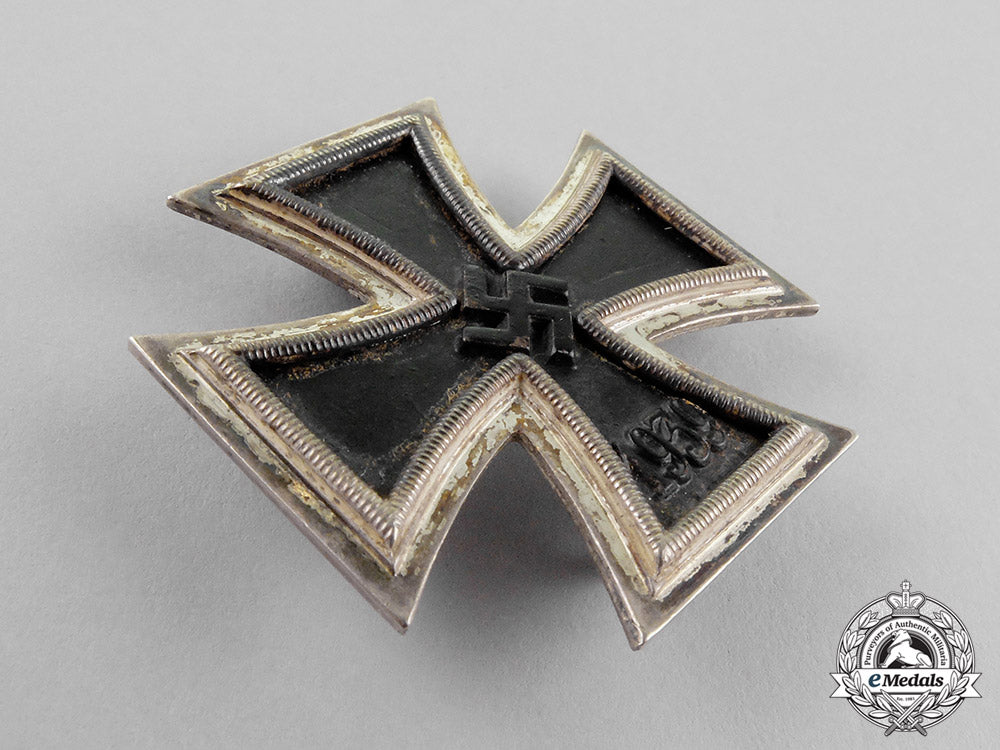 germany._an_iron_cross1939_first_class_by_b.h._mayer_c18-0983