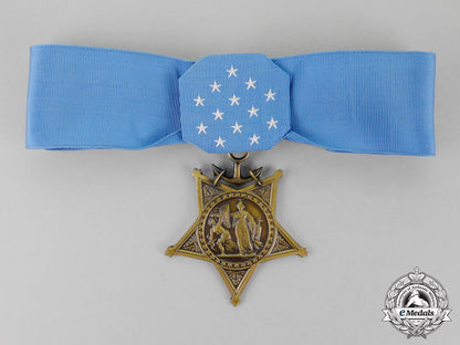 united_states._a_vietnam_medal_of_honour_to_private_austin,_kia_west_of_da_nang,_quang_nam_province,1969_c18-0989_1