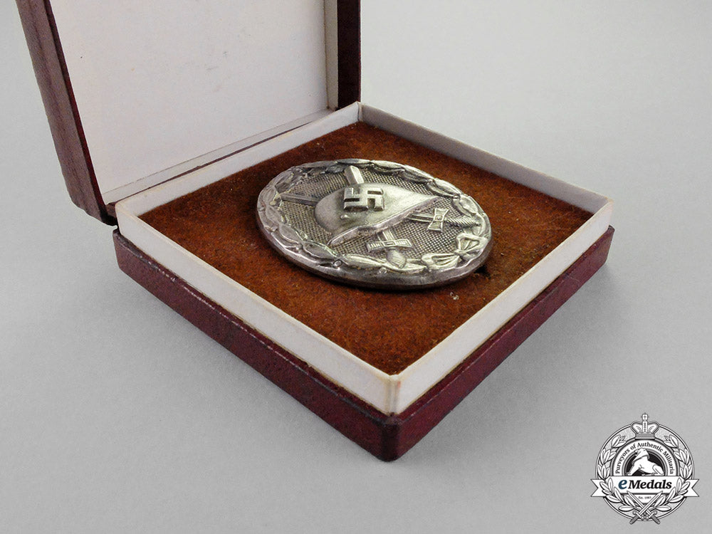 germany._a_silver_grade_wound_badge_by_carl_wild_of_hamburg_with_case_c18-1180