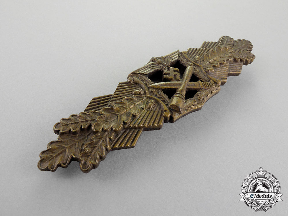 germany._a_bronze_grade_close_combat_clasp_by_a.g.m.u.k_c18-1183