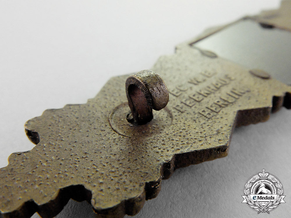 germany._a_bronze_grade_close_combat_clasp_by_a.g.m.u.k_c18-1187