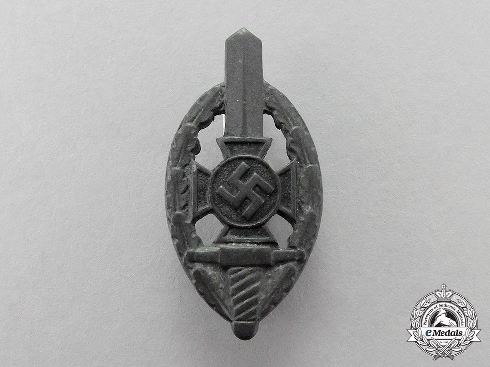 germany._four_first_and_second_war_period_badges,_pins,_and_insignia_c18-1449
